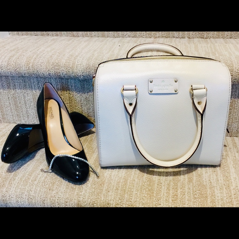 Gorgeous Kate Spade leather open top satchel.